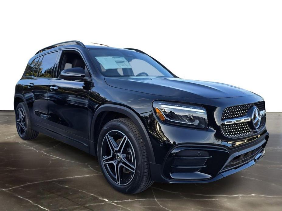 new 2024 Mercedes-Benz GLB 250 car, priced at $47,203
