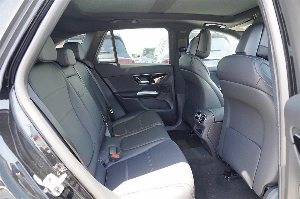 new 2025 Mercedes-Benz GLC 300 car