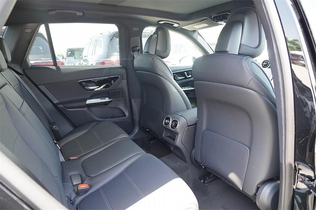 new 2025 Mercedes-Benz GLC 300 car