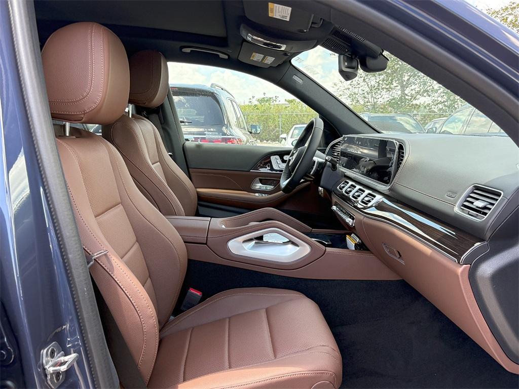 new 2025 Mercedes-Benz GLS 450 car, priced at $92,158