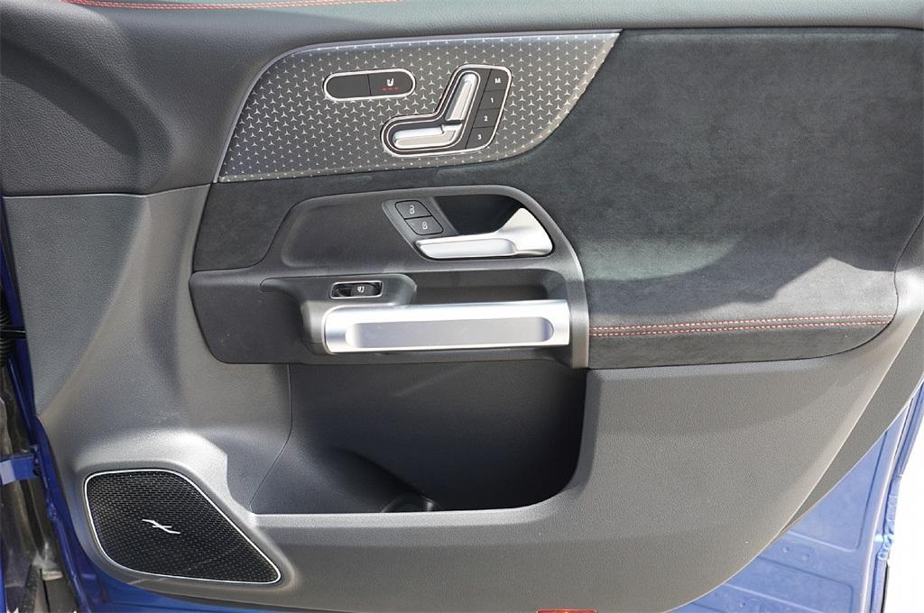 new 2025 Mercedes-Benz GLB 250 car, priced at $47,247