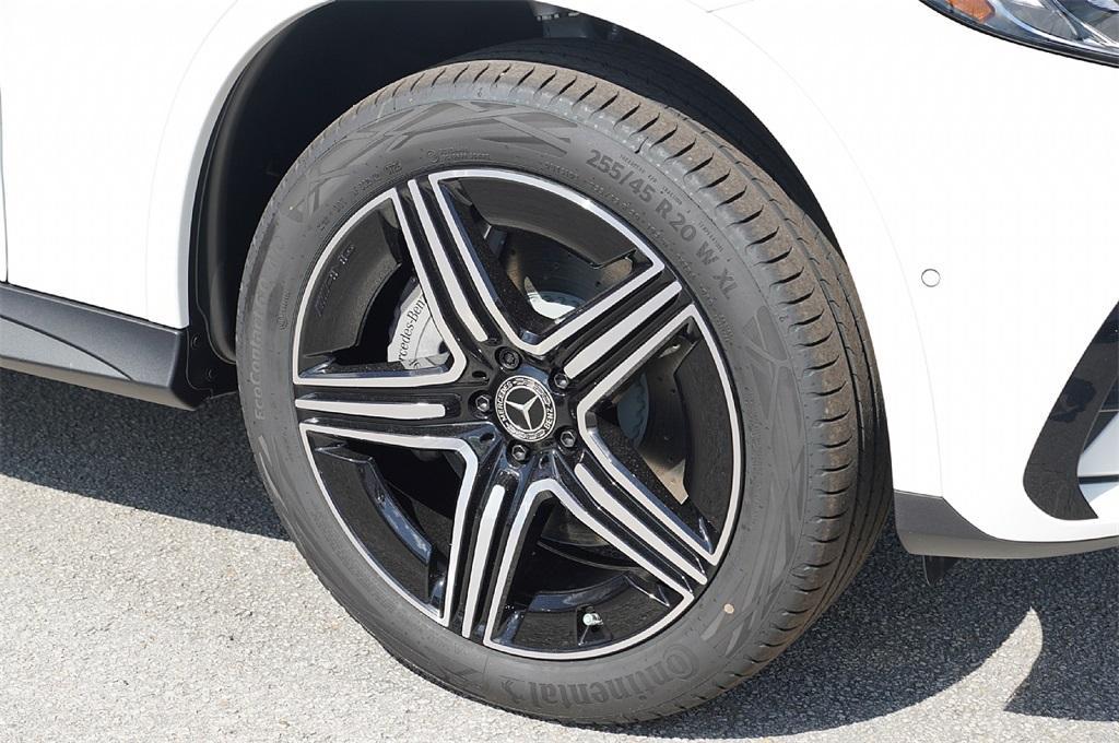 new 2025 Mercedes-Benz GLC 300 car, priced at $55,882