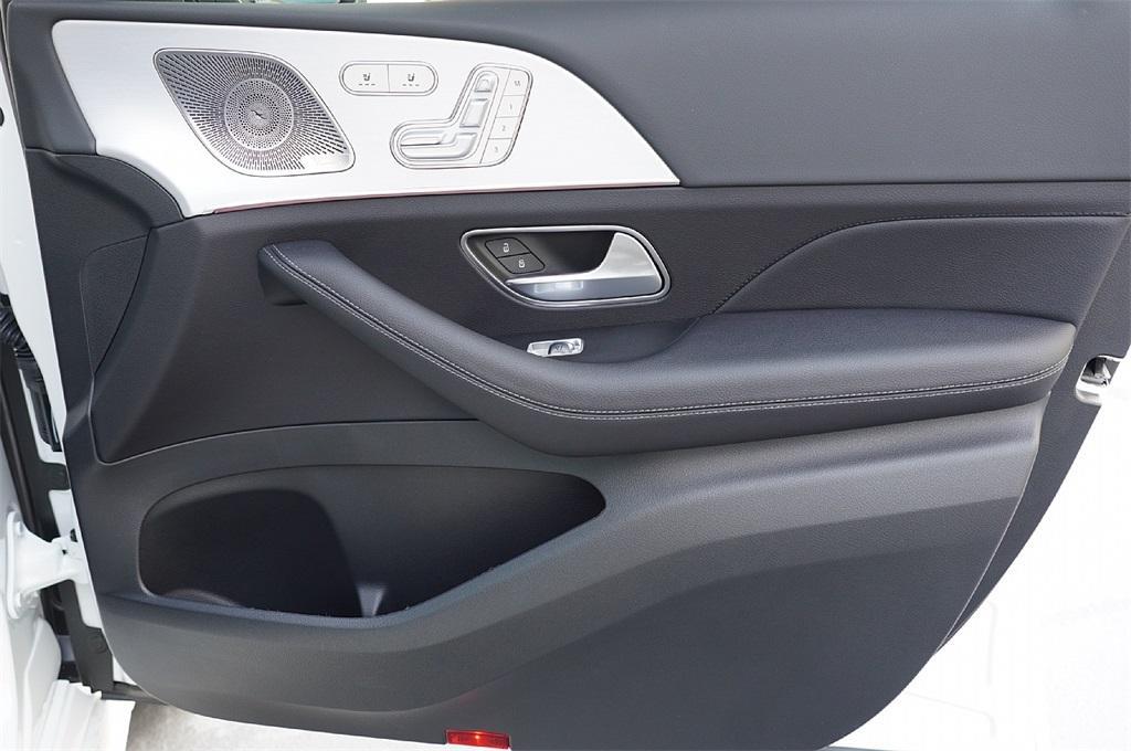 new 2025 Mercedes-Benz GLS 450 car, priced at $90,857