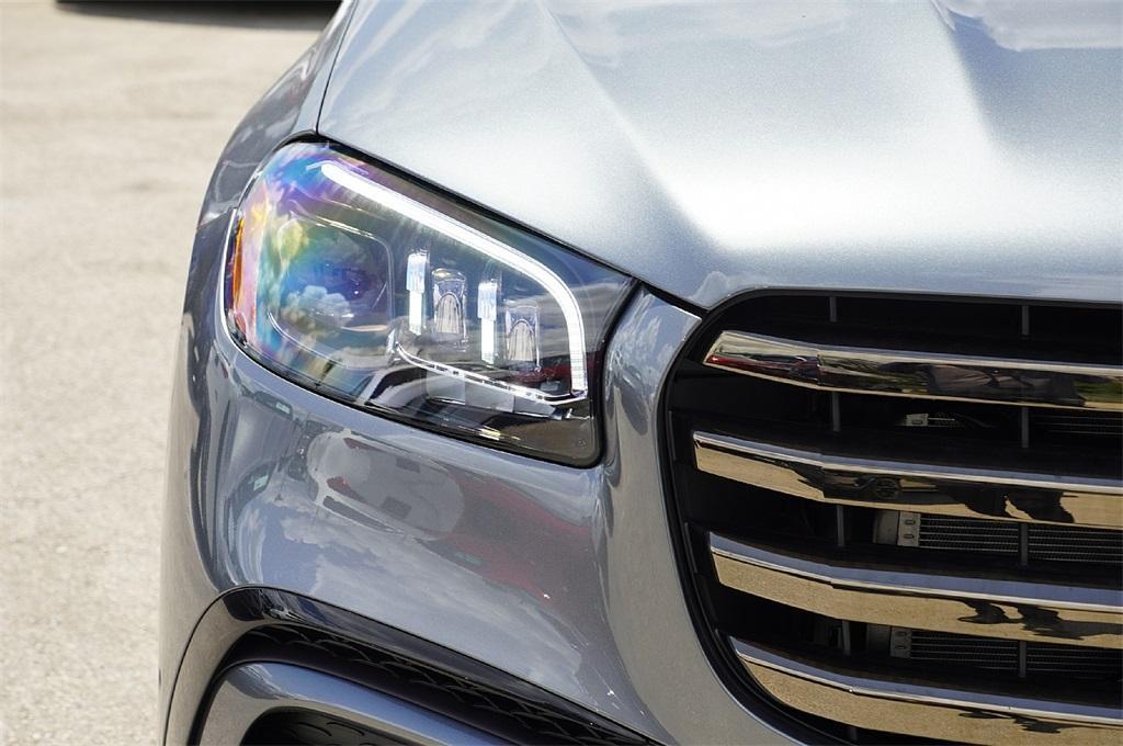 new 2025 Mercedes-Benz GLS 450 car