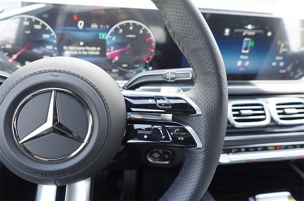 new 2025 Mercedes-Benz GLS 450 car