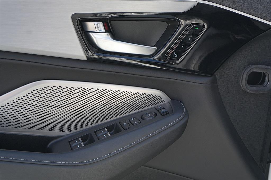 used 2023 Acura MDX car, priced at $34,325