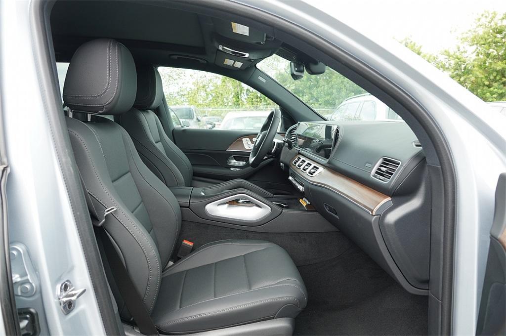new 2025 Mercedes-Benz GLS 450 car, priced at $86,408