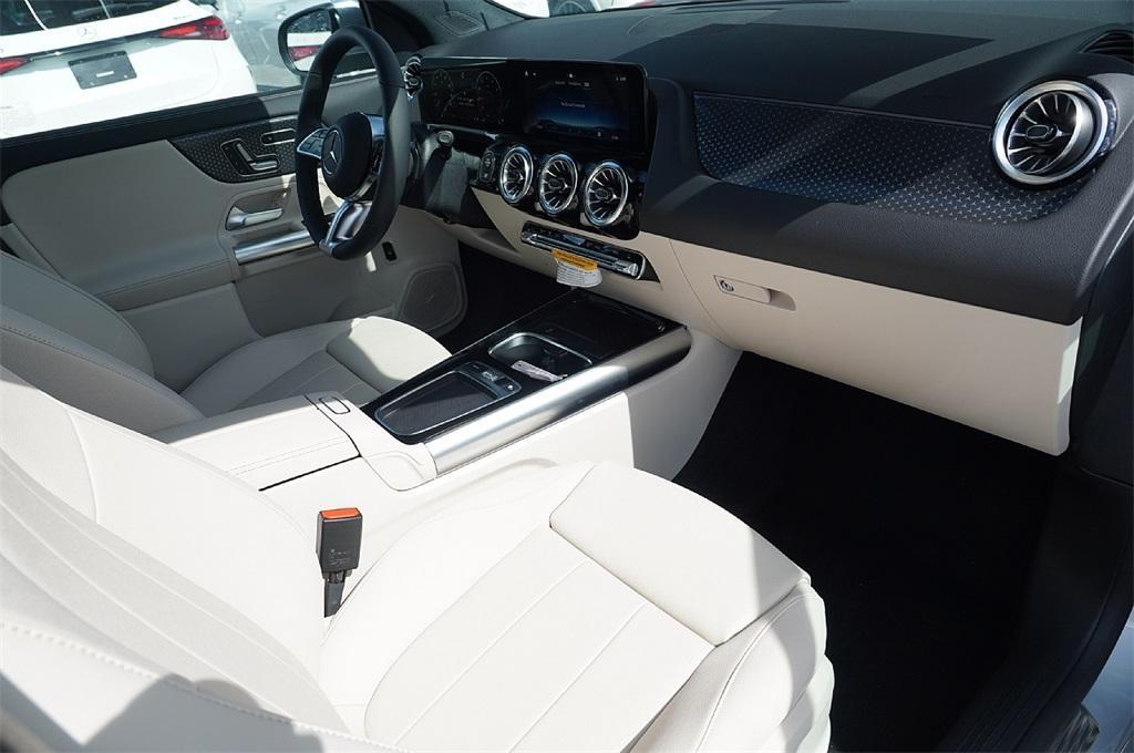 new 2025 Mercedes-Benz GLA 250 car, priced at $42,612