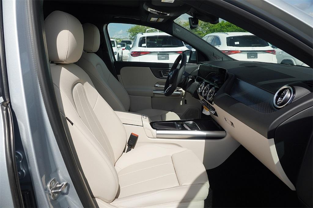 new 2025 Mercedes-Benz GLA 250 car, priced at $42,612