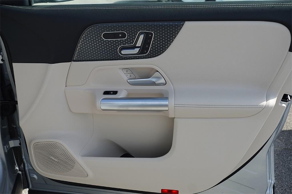 new 2025 Mercedes-Benz GLA 250 car, priced at $42,612