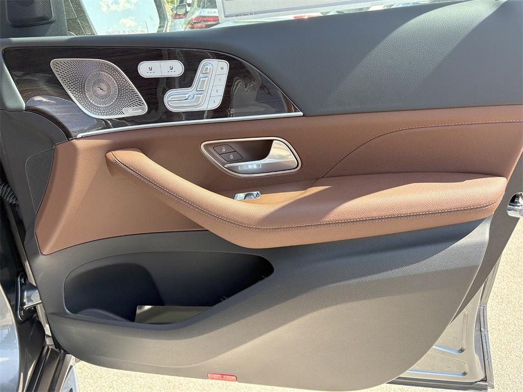 new 2025 Mercedes-Benz GLS 450 car, priced at $91,166