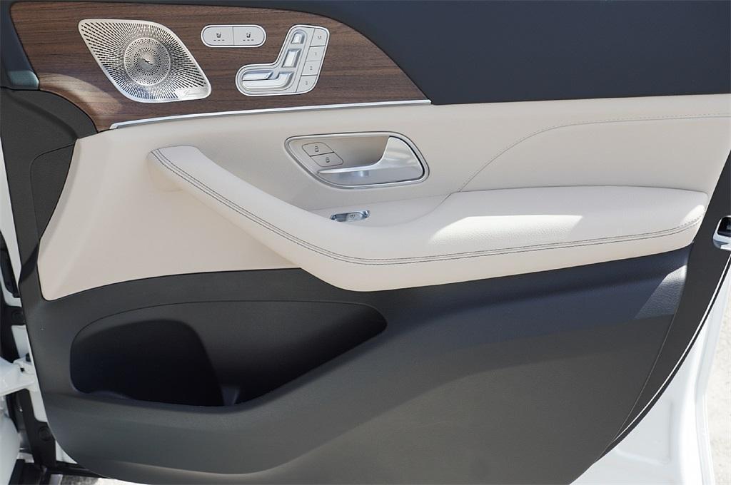 new 2025 Mercedes-Benz GLS 450 car, priced at $84,622