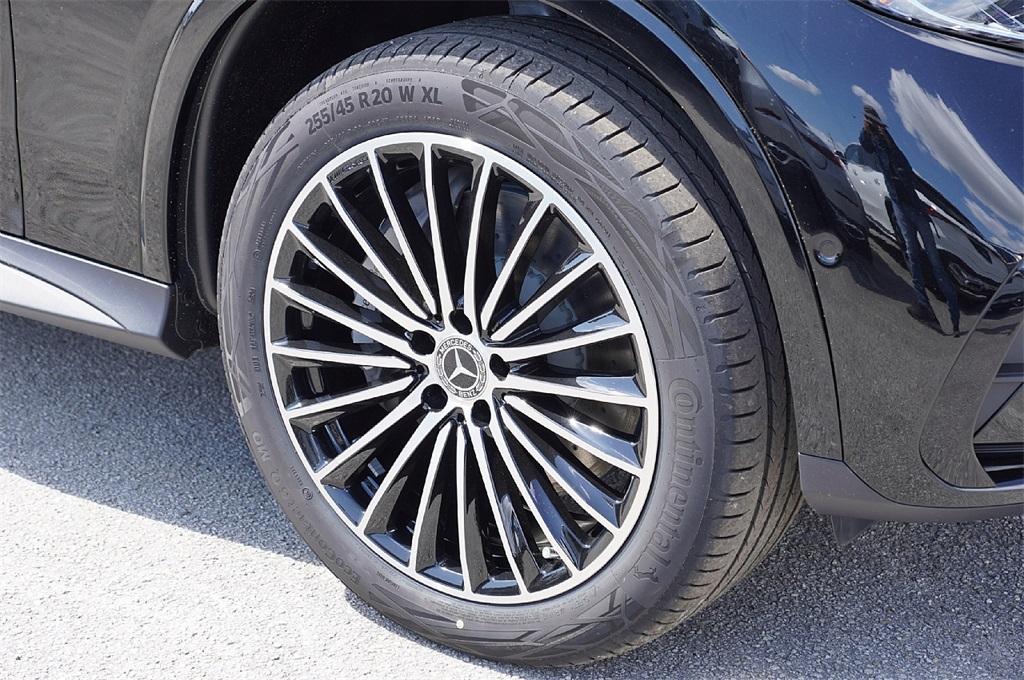 new 2025 Mercedes-Benz GLC 300 car, priced at $53,963