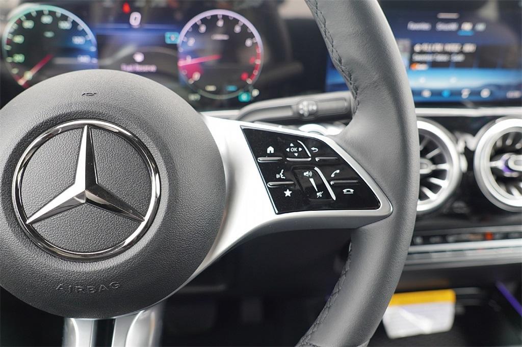 new 2025 Mercedes-Benz GLB 250 car, priced at $40,840