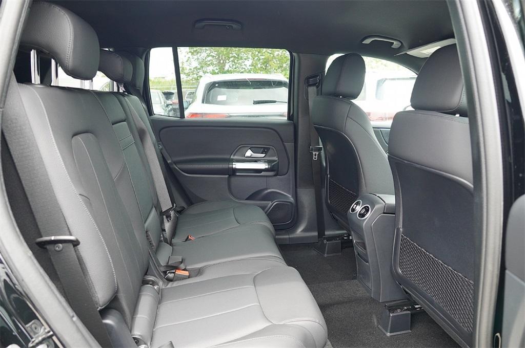 new 2025 Mercedes-Benz GLB 250 car, priced at $40,840