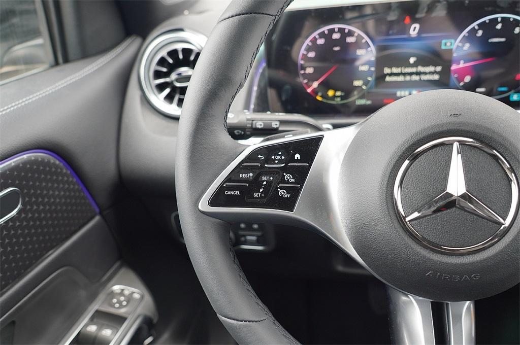 new 2025 Mercedes-Benz GLB 250 car, priced at $40,840