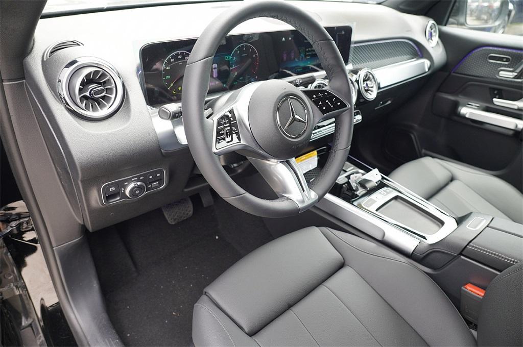 new 2025 Mercedes-Benz GLB 250 car, priced at $40,840