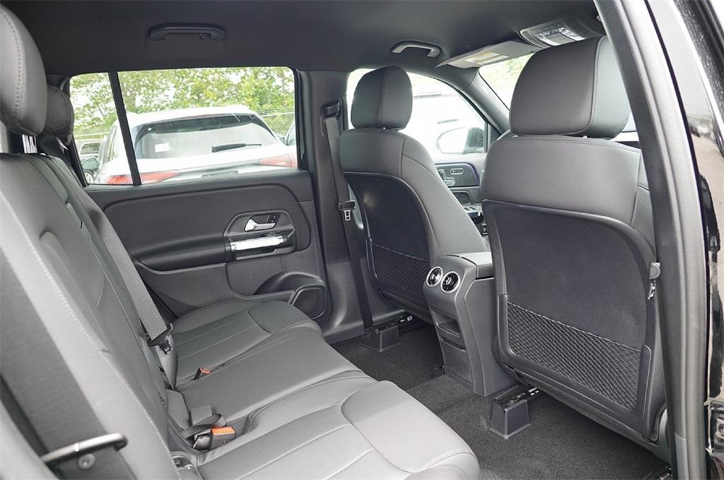 new 2025 Mercedes-Benz GLB 250 car, priced at $40,840
