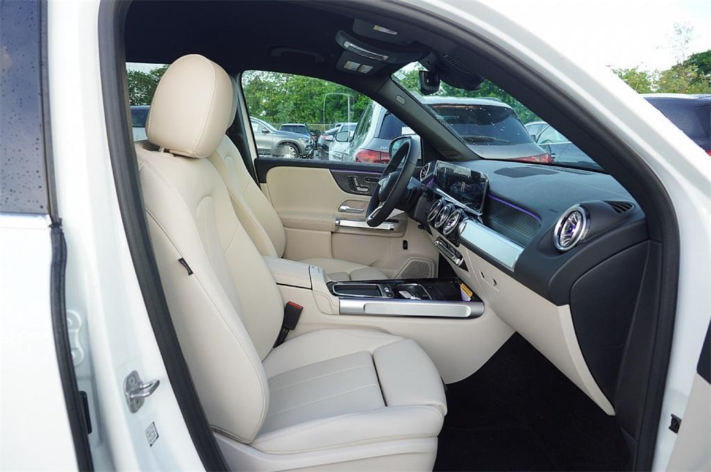 new 2025 Mercedes-Benz GLB 250 car, priced at $40,840