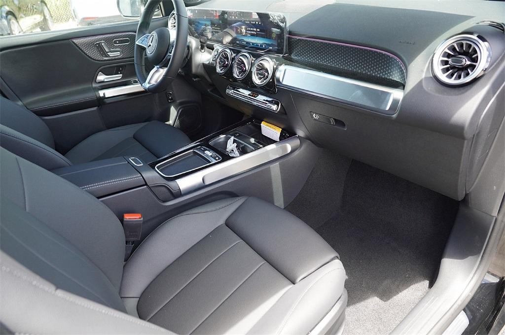new 2025 Mercedes-Benz GLB 250 car, priced at $40,840