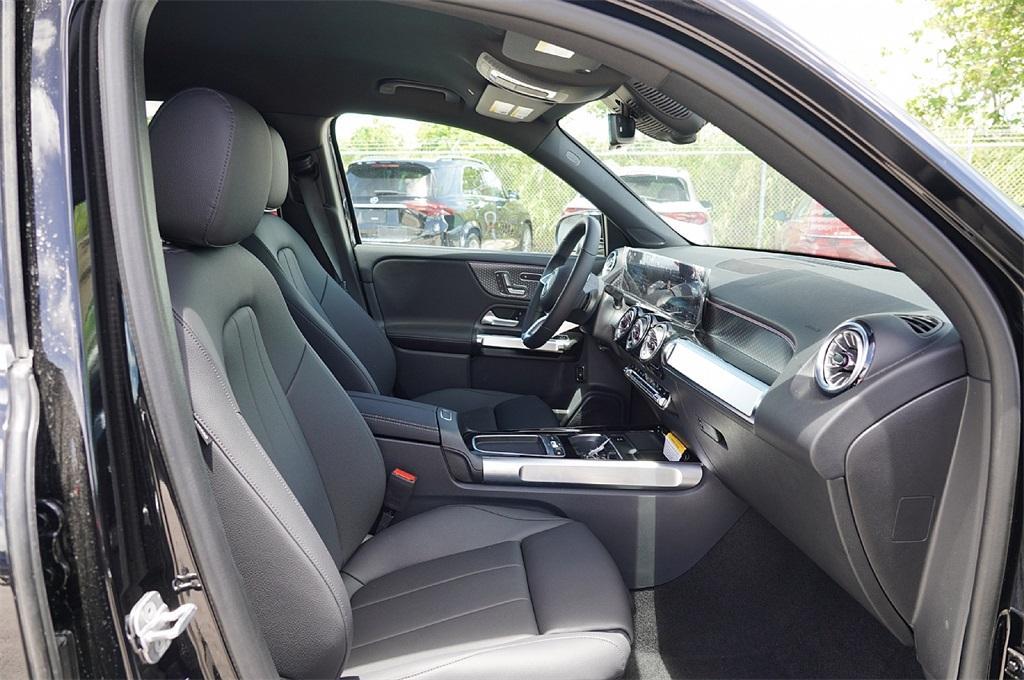 new 2025 Mercedes-Benz GLB 250 car, priced at $40,840