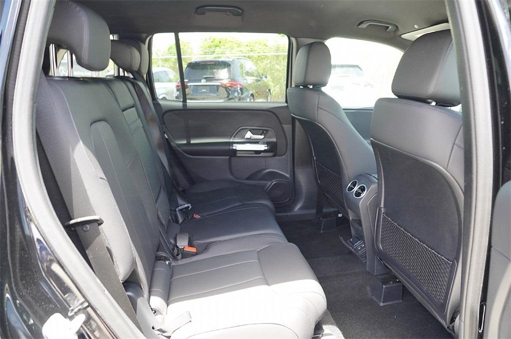 new 2025 Mercedes-Benz GLB 250 car, priced at $40,840