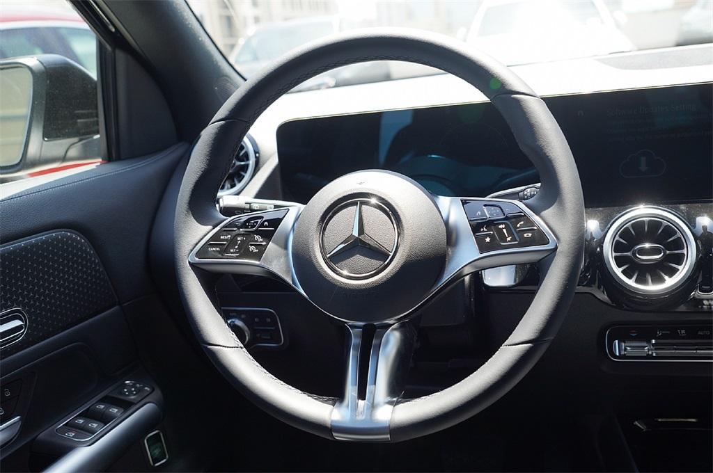 new 2025 Mercedes-Benz GLA 250 car, priced at $39,612