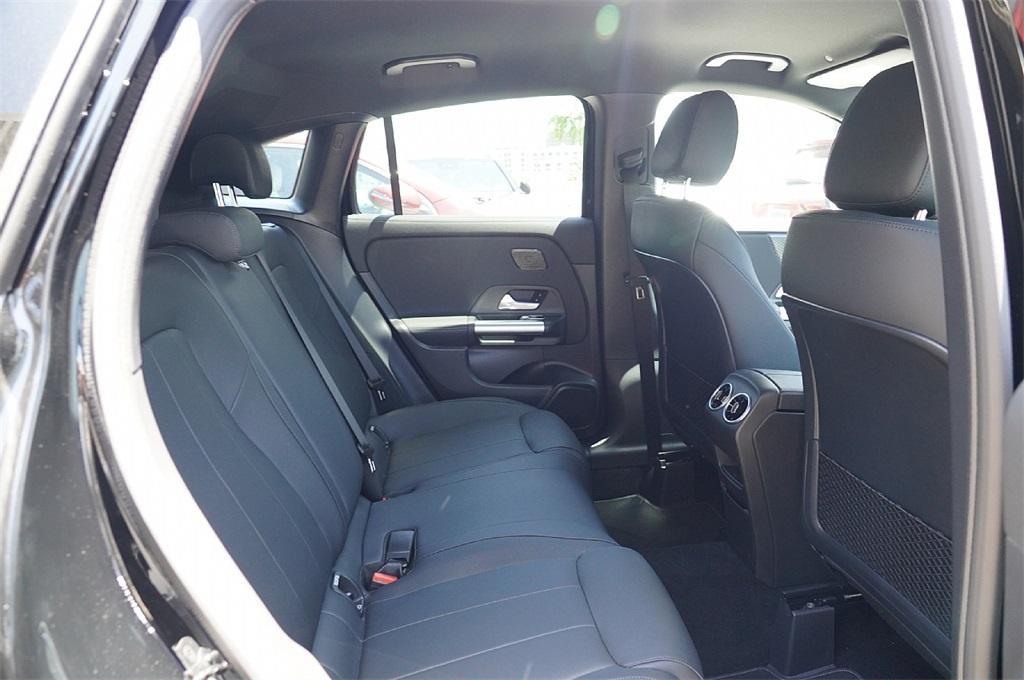 new 2025 Mercedes-Benz GLA 250 car, priced at $39,612