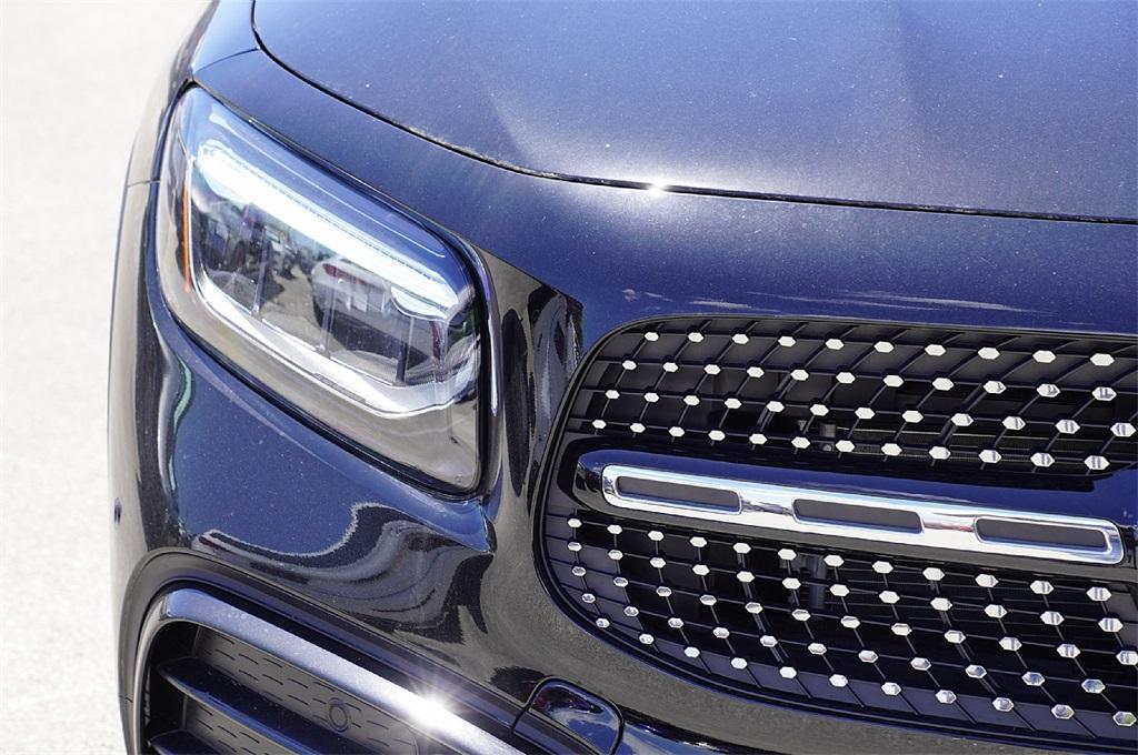 new 2025 Mercedes-Benz GLB 250 car, priced at $45,405