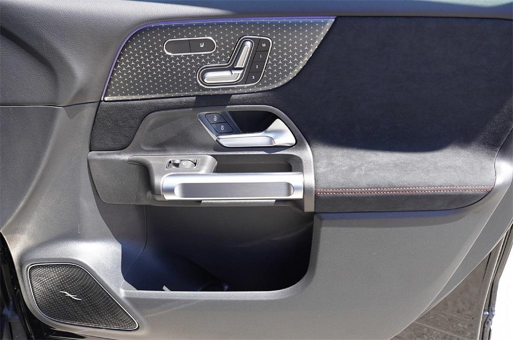 new 2025 Mercedes-Benz GLB 250 car, priced at $45,405