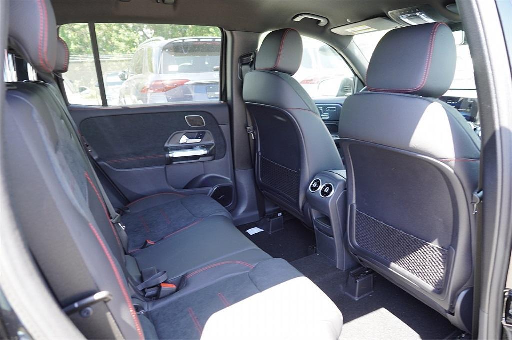 new 2025 Mercedes-Benz GLB 250 car, priced at $45,405