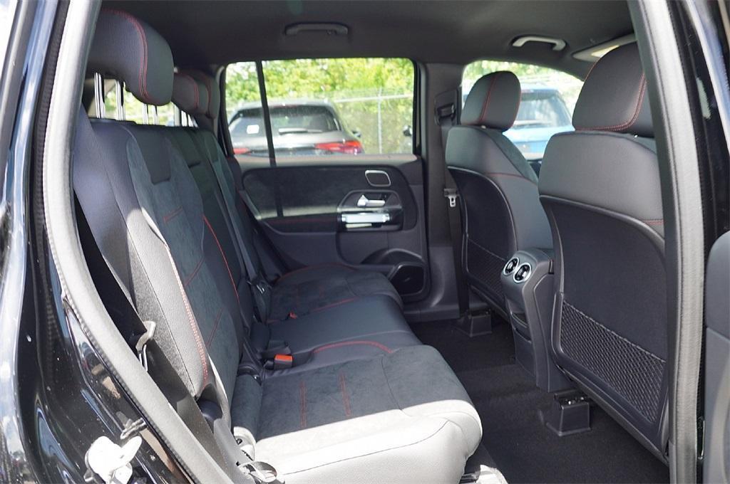 new 2025 Mercedes-Benz GLB 250 car, priced at $45,405