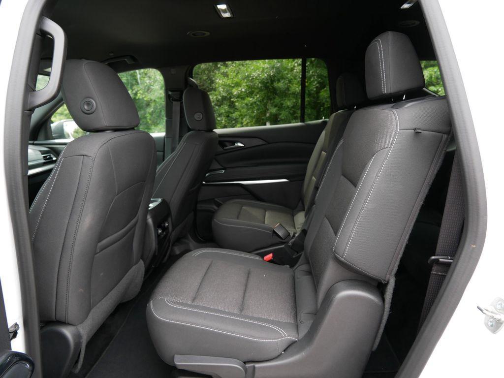 used 2024 Chevrolet Traverse car, priced at $36,877