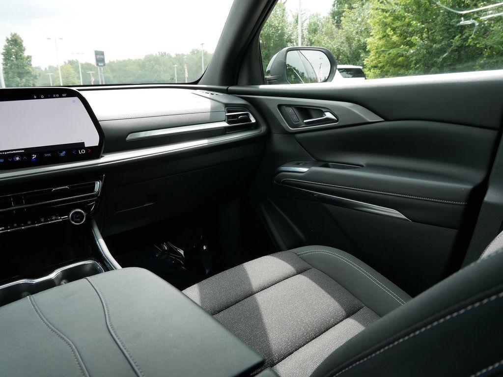 used 2024 Chevrolet Traverse car, priced at $36,877