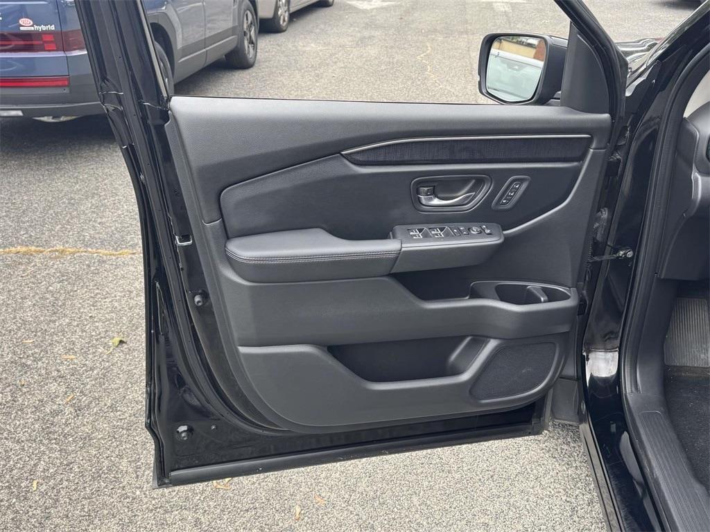 used 2023 Honda Pilot car, priced at $42,900