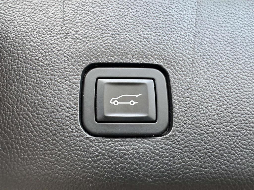 used 2019 Chevrolet Traverse car, priced at $21,250