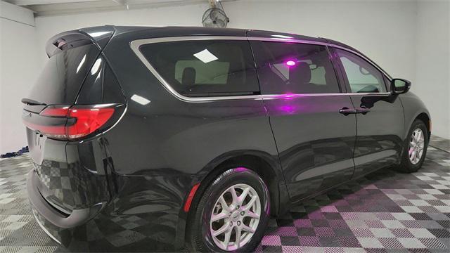 used 2023 Chrysler Pacifica car