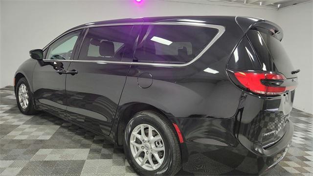 used 2023 Chrysler Pacifica car