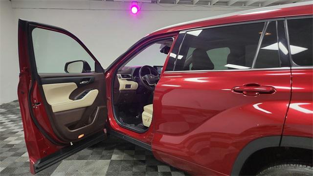 used 2022 Toyota Highlander car