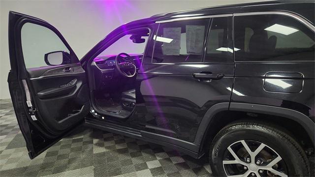 used 2024 Jeep Grand Cherokee car, priced at $32,800