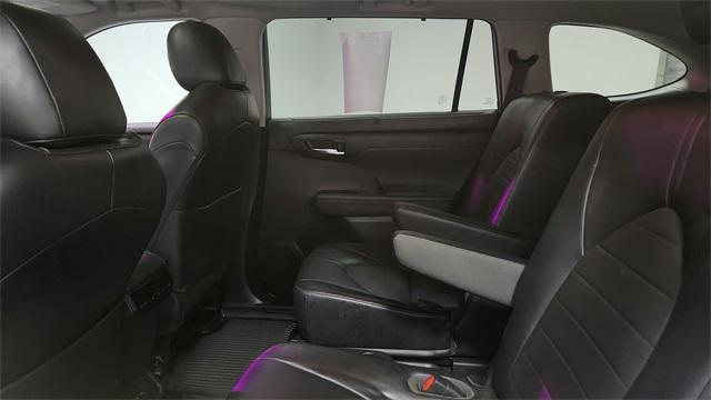 used 2022 Toyota Highlander car