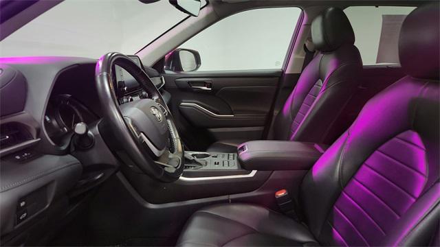 used 2022 Toyota Highlander car