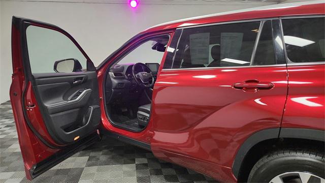 used 2022 Toyota Highlander car