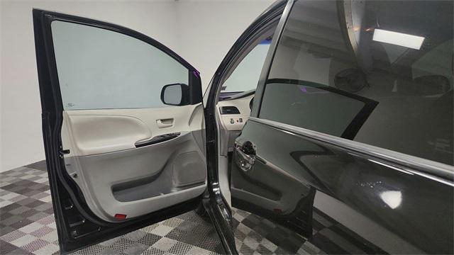 used 2014 Toyota Sienna car
