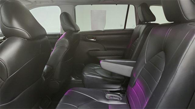 used 2022 Toyota Highlander car