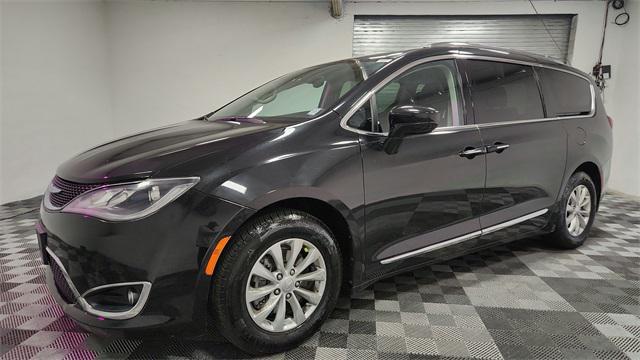 used 2018 Chrysler Pacifica car