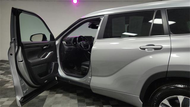 used 2024 Toyota Highlander car