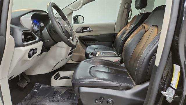 used 2022 Chrysler Pacifica car