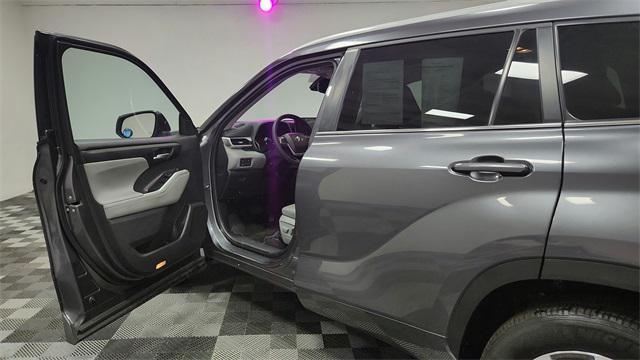 used 2023 Toyota Highlander car