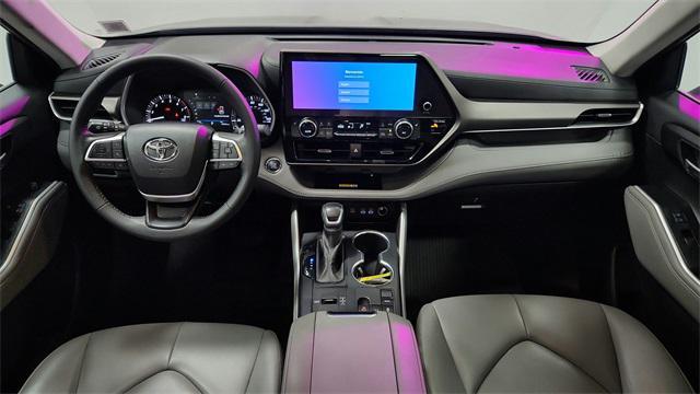 used 2023 Toyota Highlander car